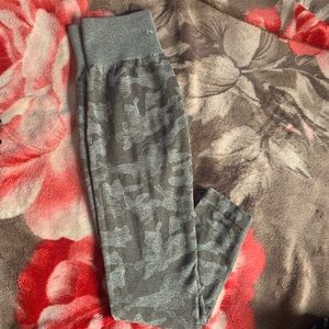 NVGTN camo leggings